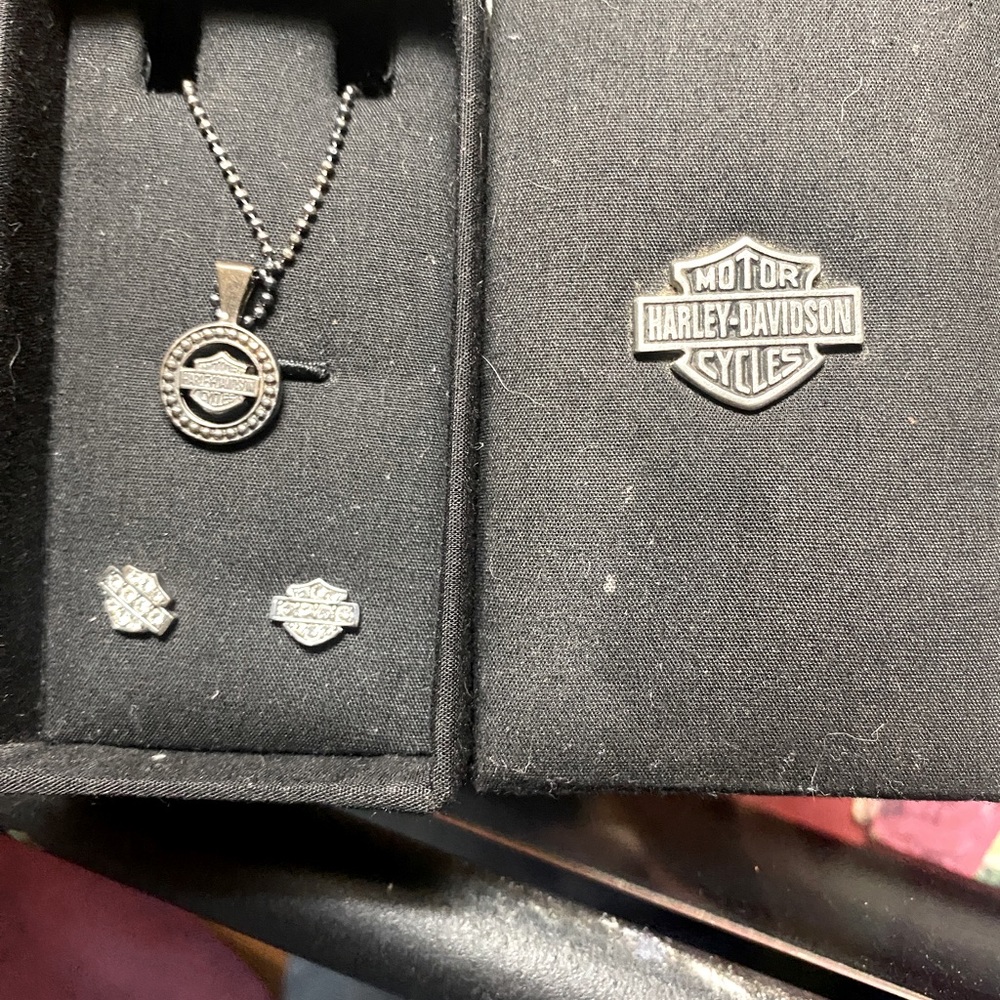 Harley Davidson ear rings and necklace set still in box